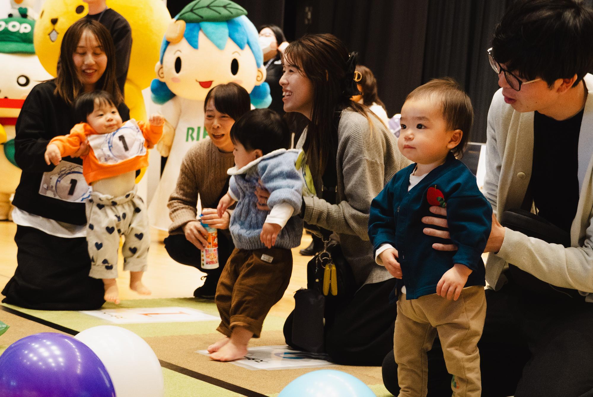 赤ちゃんハイハイレース