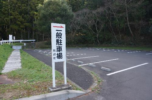 館山公園入口駐車場（24台）