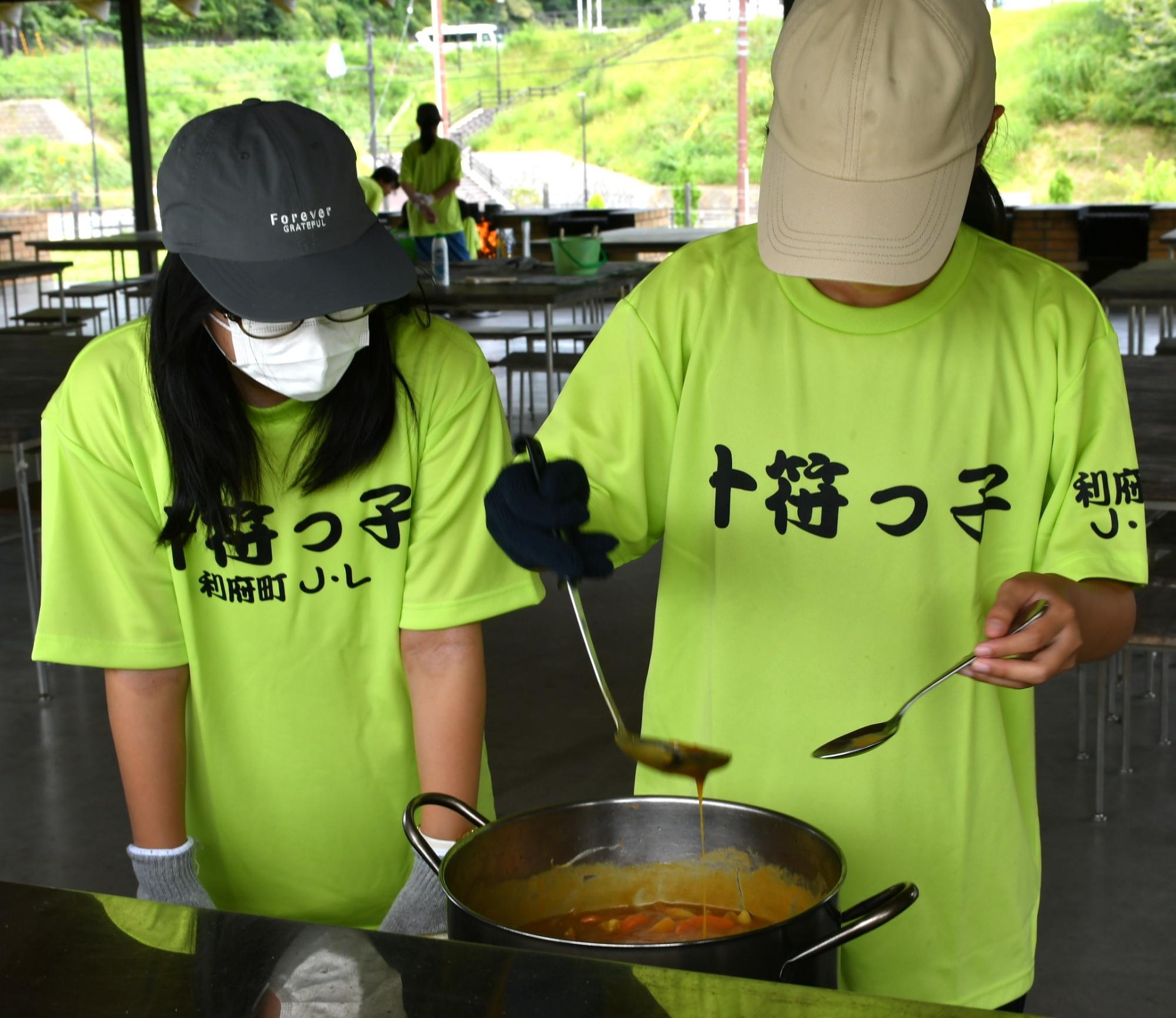 野外炊飯（カレー）