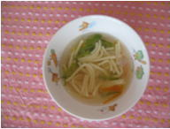マカロニ入り野菜スープの写真